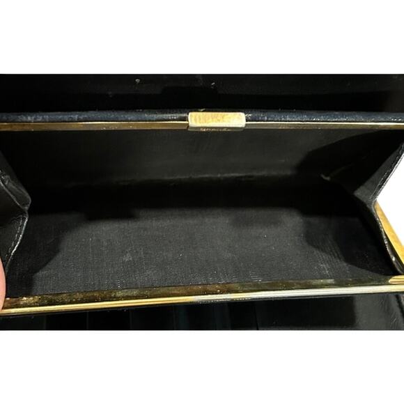 Chanel Vintage Timeless CC Cavier Leather Kisslock Wallet with Hologram - Picture 6 of 8